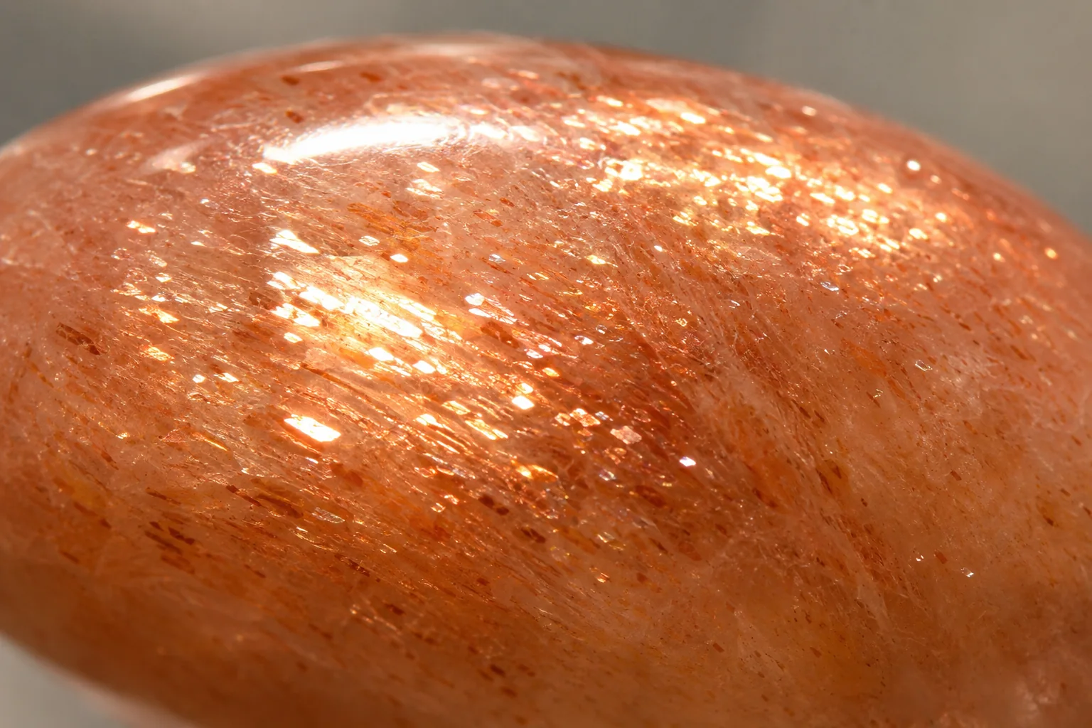 Sunstone Sparkle and Aventurescence Sunstone sparkle and aventurescence
