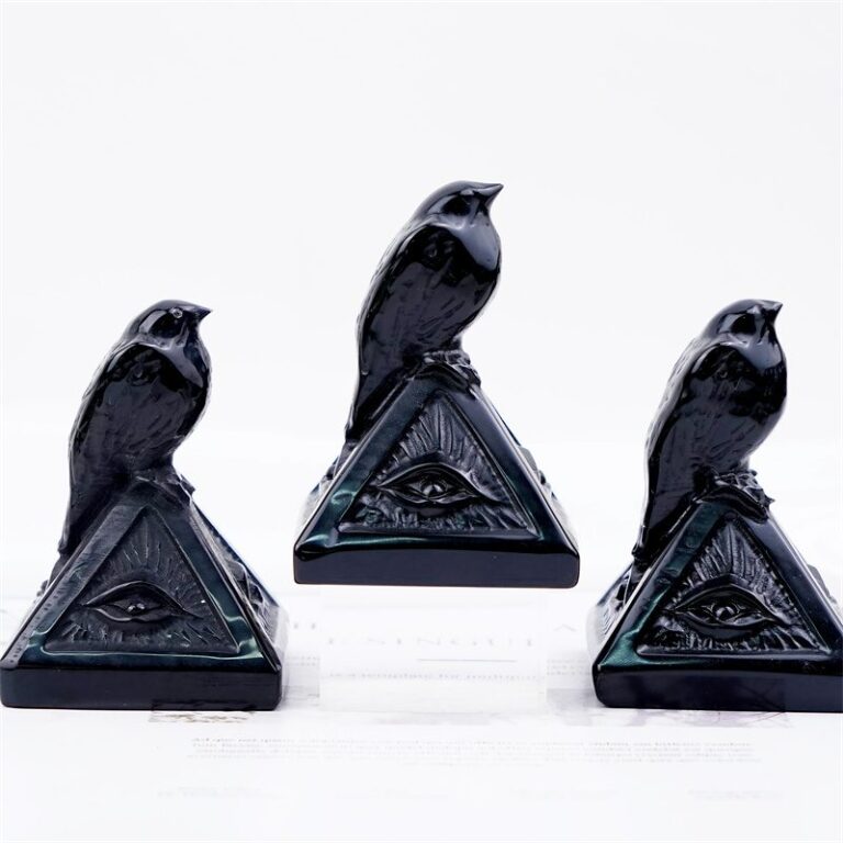 Obsidian Crow with Pyramid Crystal Carving wholesale product photo 1
